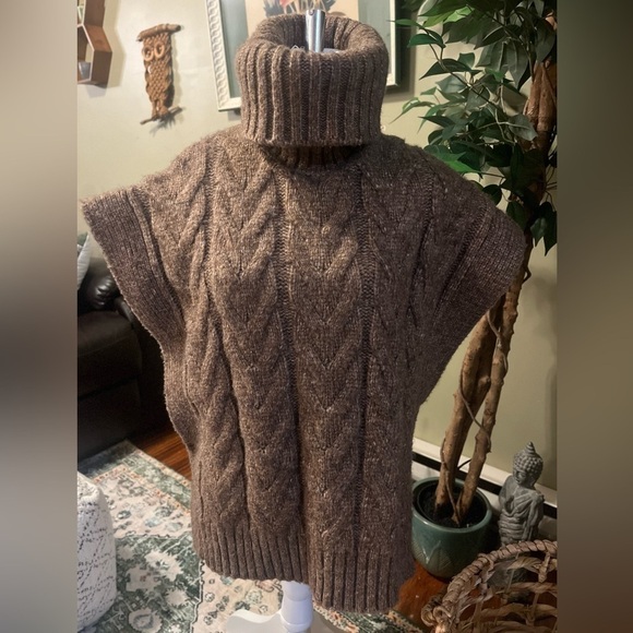 Tahari Sweater - Picture 8 of 8